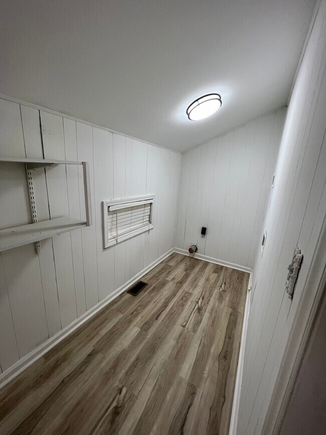 Building Photo - 2128 E 12th St