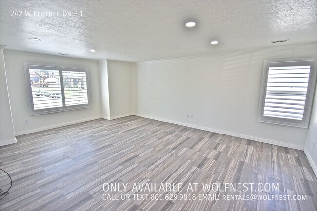 Building Photo - 242 Kestrel Dr