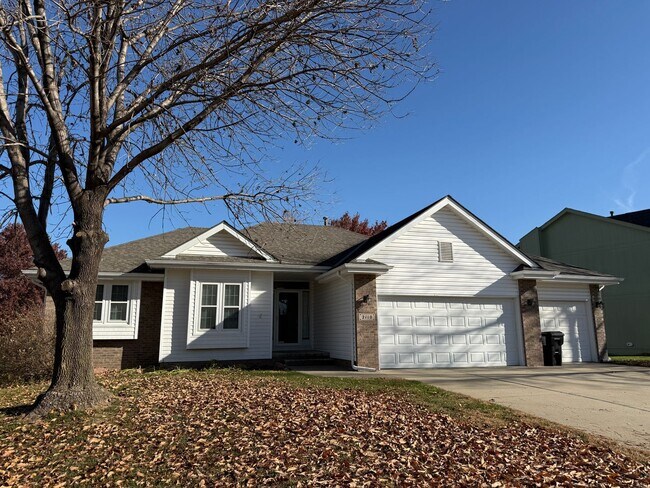 Building Photo - 2110 John St