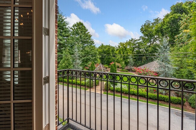 Building Photo - 1260 Lullwater Park Cir