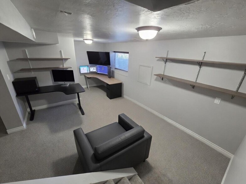 Building Photo - 1561 W Ponderosa Ln