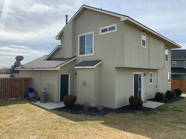 Building Photo - 720 Triumph Dr