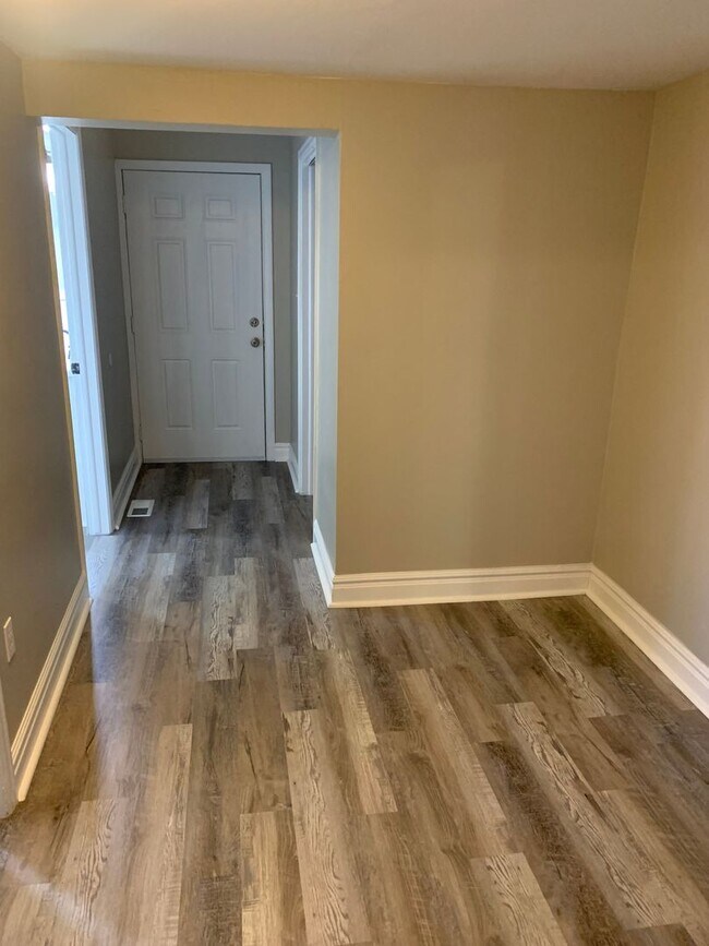 Building Photo - Stunning 4 Bed / 2 Bath Home in the Heart ...