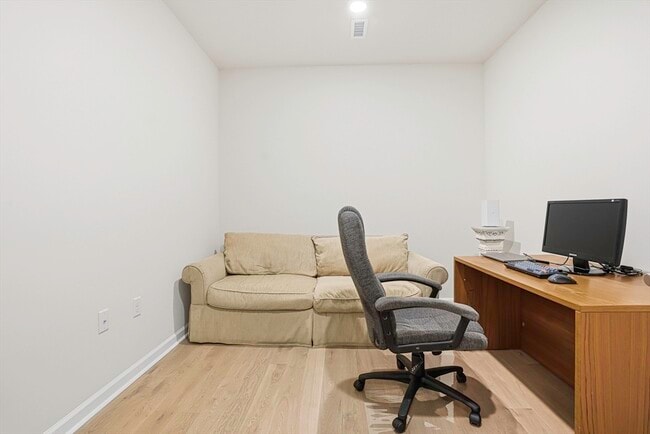 Building Photo - 4 Winslow Ln