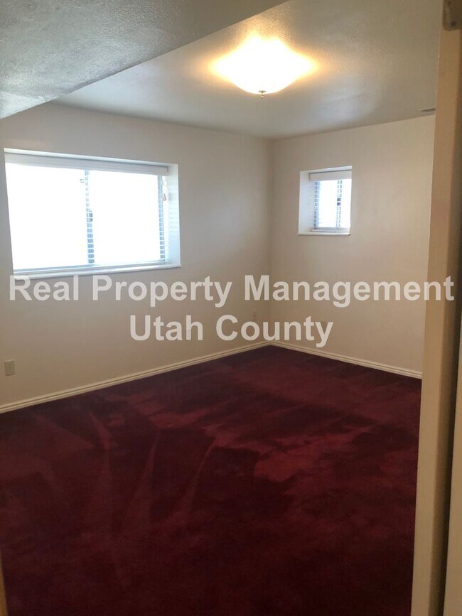 Building Photo - Spacious Lehi Home