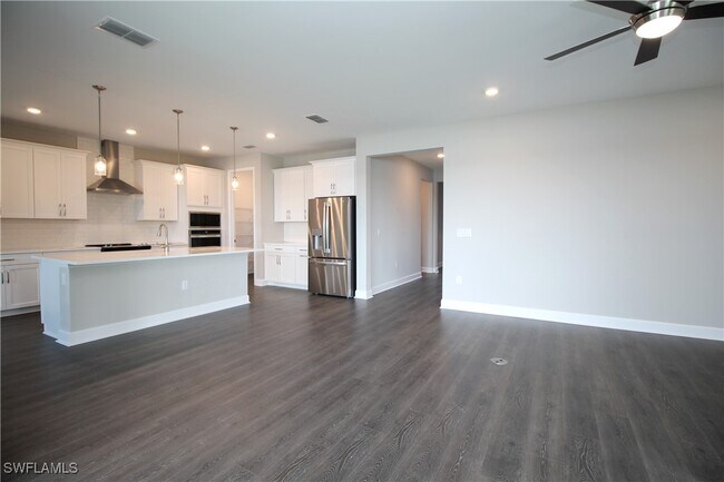 Building Photo - 2051 Grove Dr