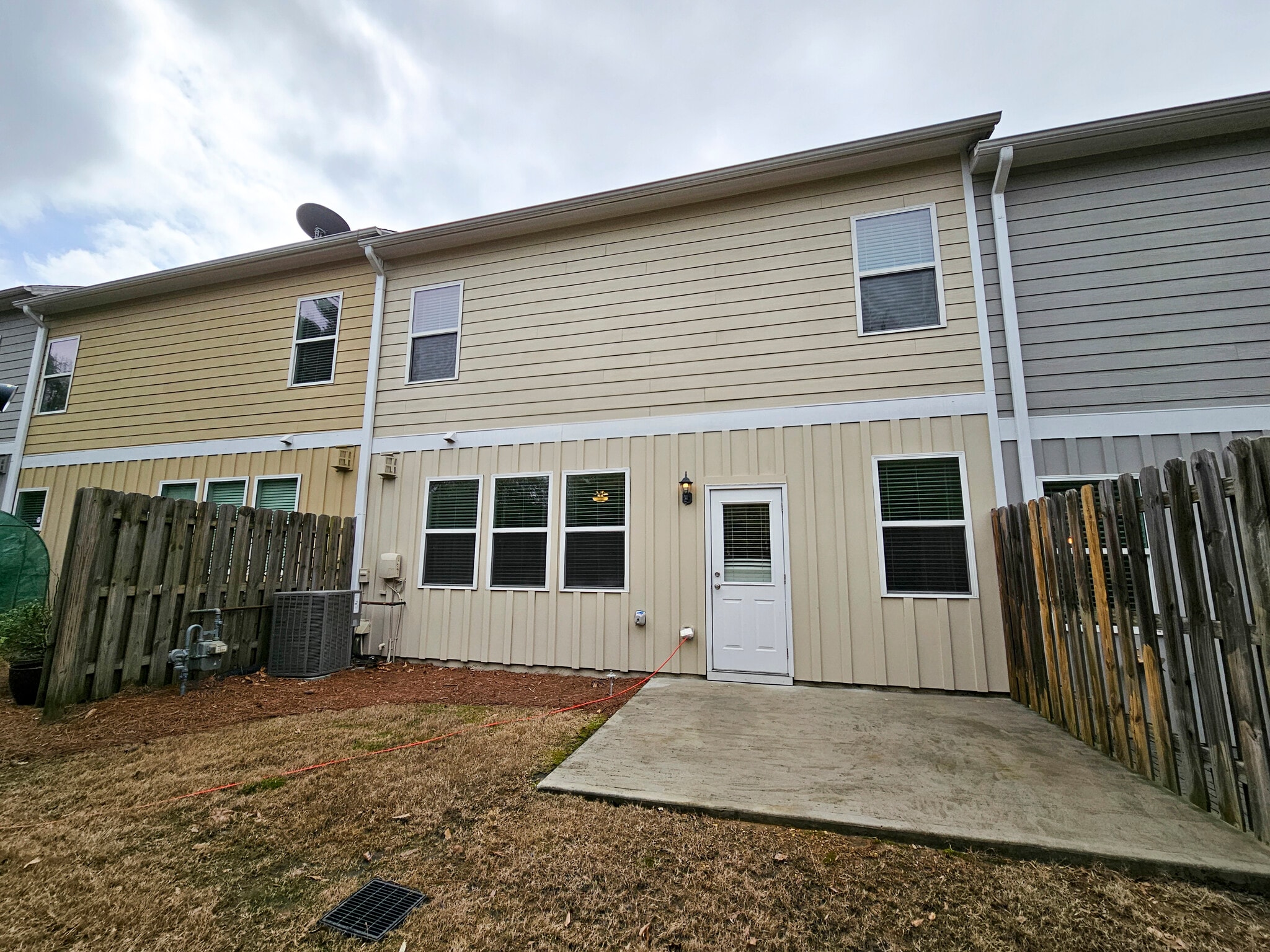 Building Photo - 1113 Dayton Dr