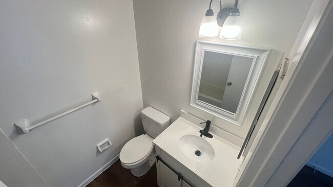 Building Photo - 2/2 Quiet and Cozy Palm Bay Unit AVAILABLE NOW! - $300 DISCOUNT AVAILABLE!