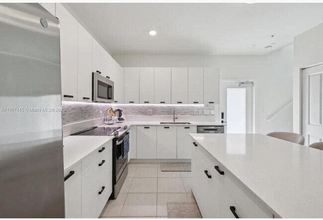 Building Photo - 8001 NW 41st St