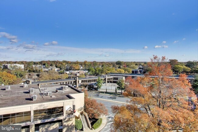 Building Photo - 4 Monroe St