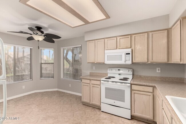 Building Photo - 17303 E Caliente Dr