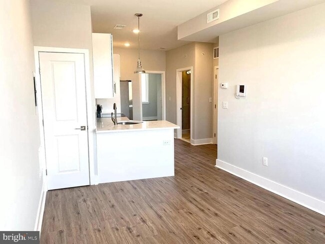 Building Photo - 2425 Frankford Ave