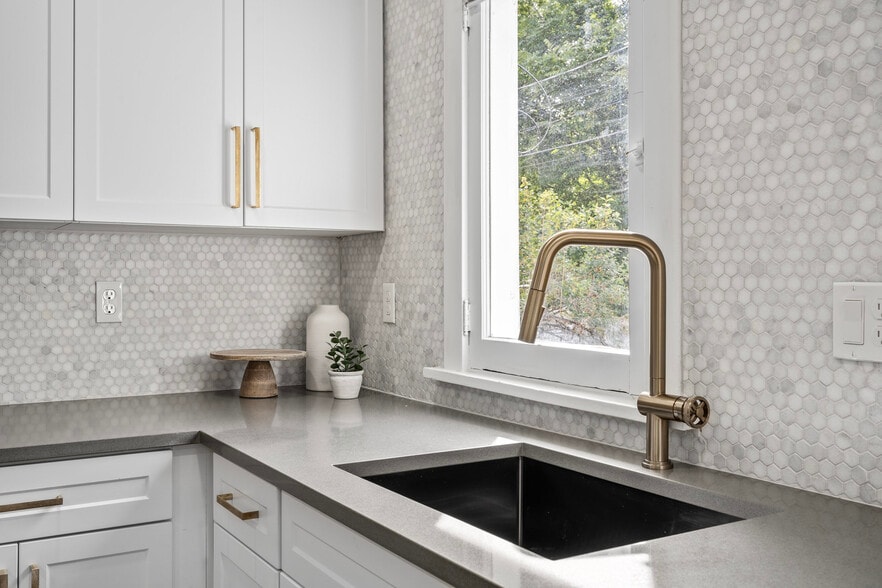 Building Photo - 428 S 400 W