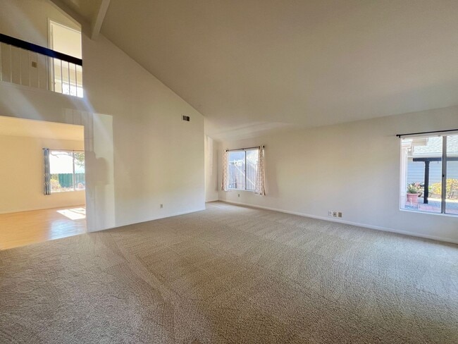 Building Photo - Spacious 4BD/2.5Bth Home in Rancho Penasqu...