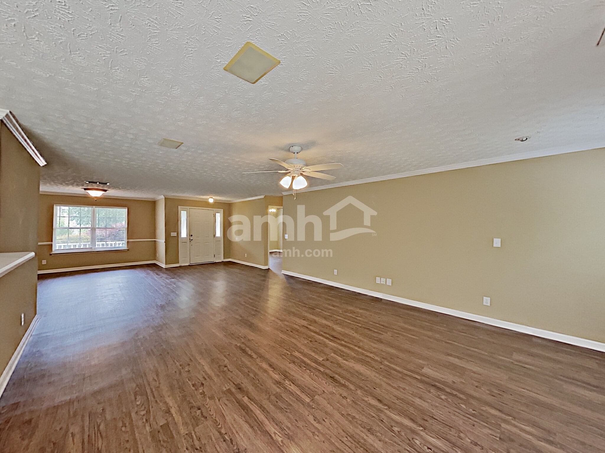 Building Photo - 517 Lazy River Ln