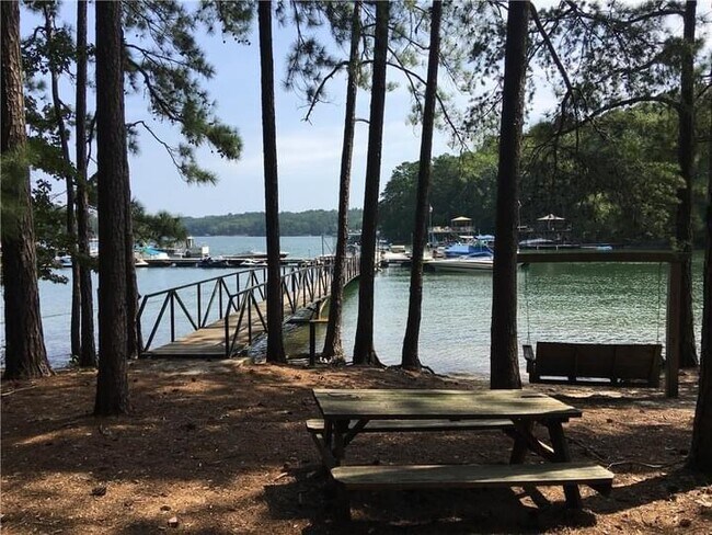 Building Photo - 3200 Rim Cove Dr