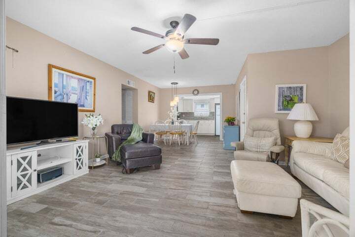 Building Photo - 410 NE 17th Ave