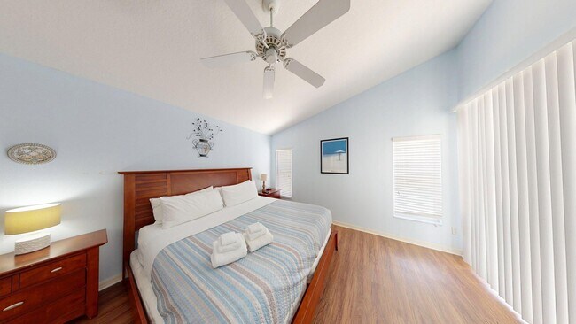 Building Photo - 4 BR 3 BA          POOL HOME    Highlands ...