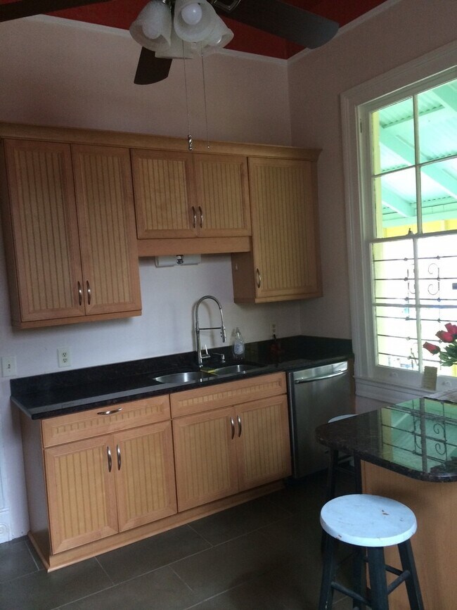 Building Photo - Spacious three bedroom