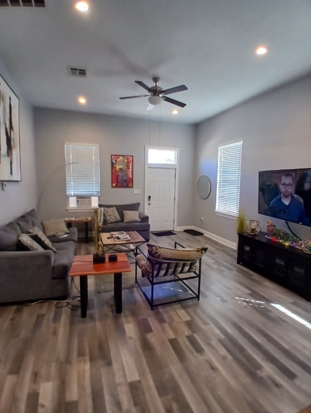 Building Photo - 1700 Frenchmen St