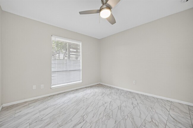 Building Photo - 5929 Queensloch Dr