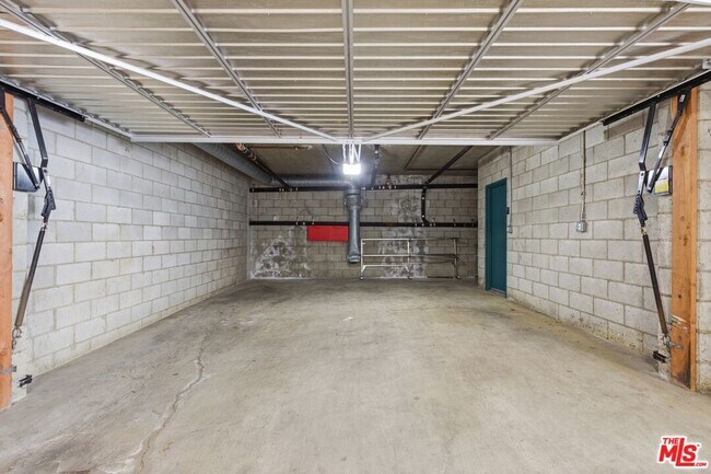 Building Photo - 811 21st St