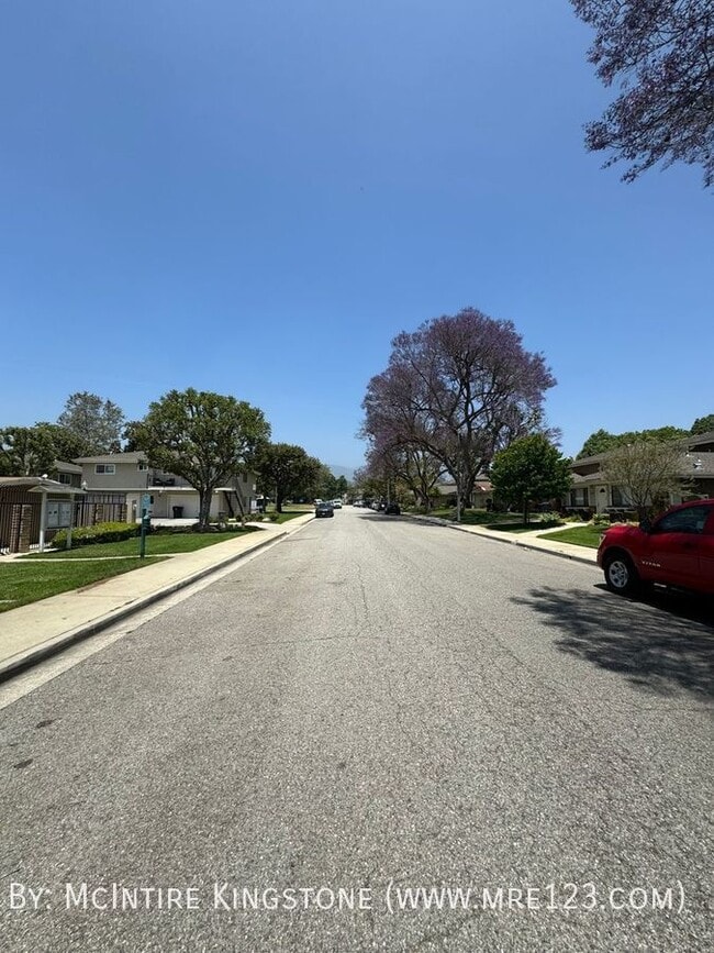 Building Photo - CALL FOR MOVE-IN SPECIALS! Spacious 2BD/1B...