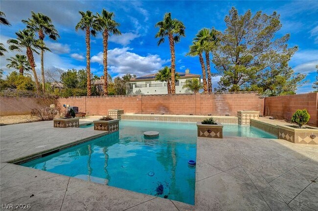 Building Photo - 9462 Castillana Ct