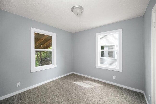 Building Photo - Dont Miss this 3 Bedroom 2 Bath Shadle Rancher