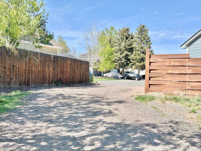 Building Photo - AVAILABLE NOW!  Charming Home in the Cottonwood Community!"