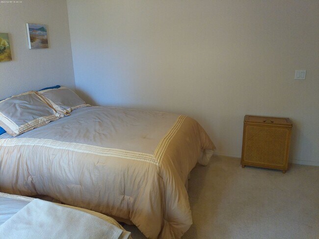 Building Photo - 1740 Quartz Ln