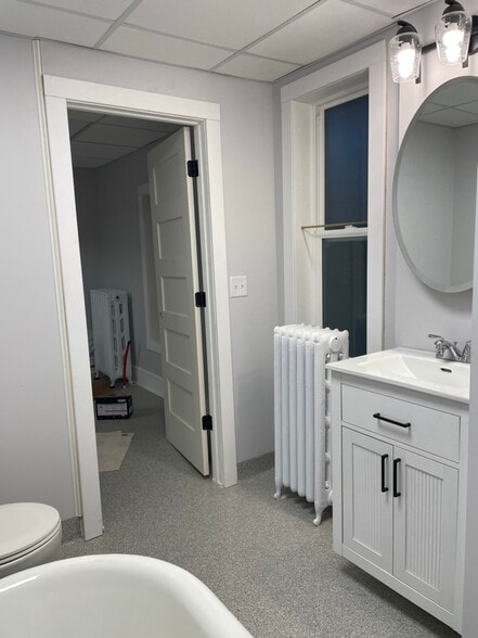 Building Photo - 1826 E Superior St