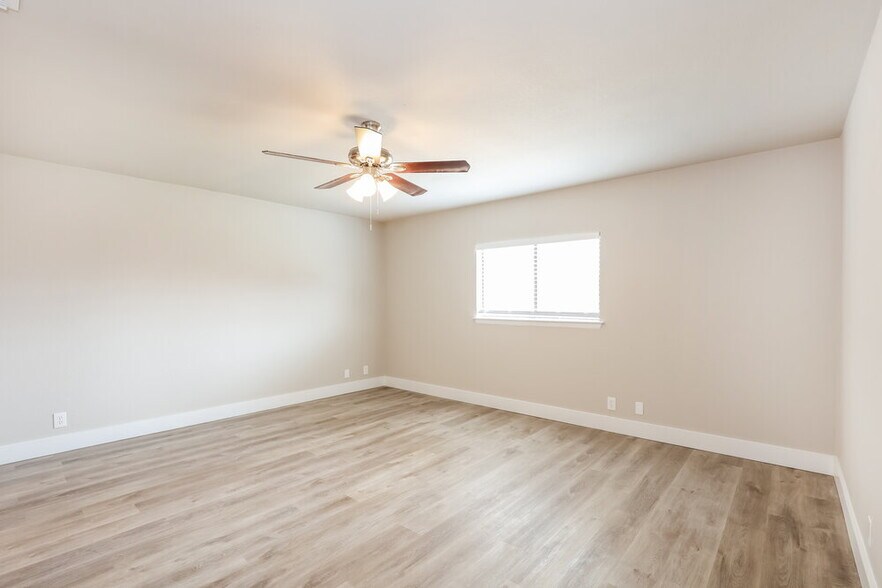 Building Photo - 8042 Swindow Cir