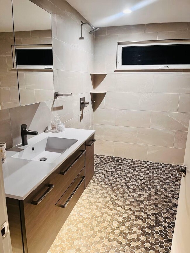 Building Photo - 1519 Treemont Ave