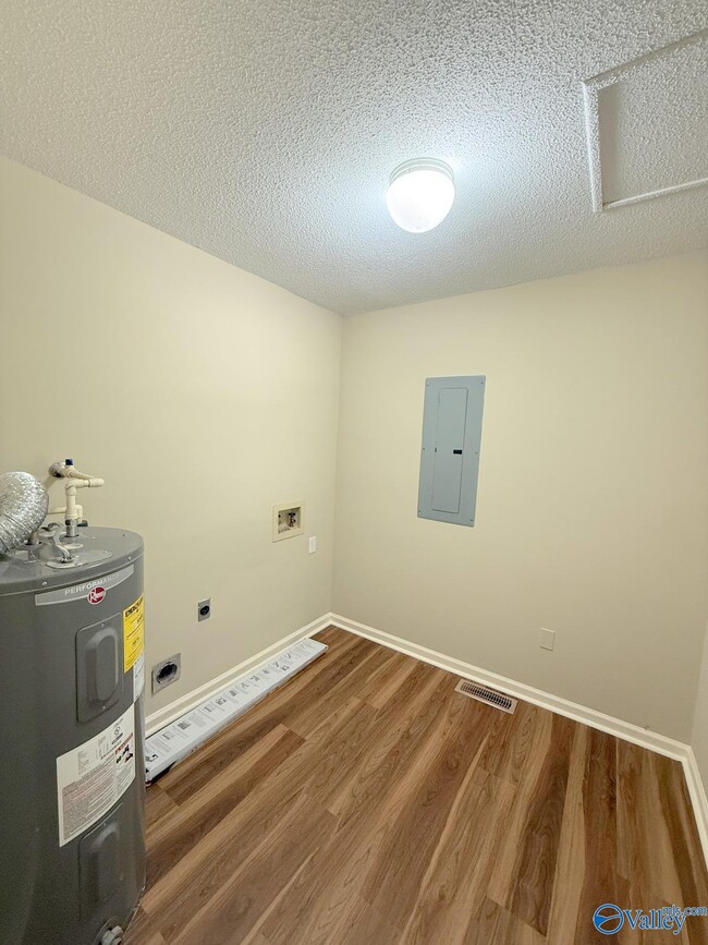 Building Photo - 315 Monroe Nunley Rd