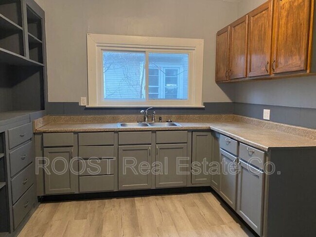 Building Photo - 105 Rockwood Ave