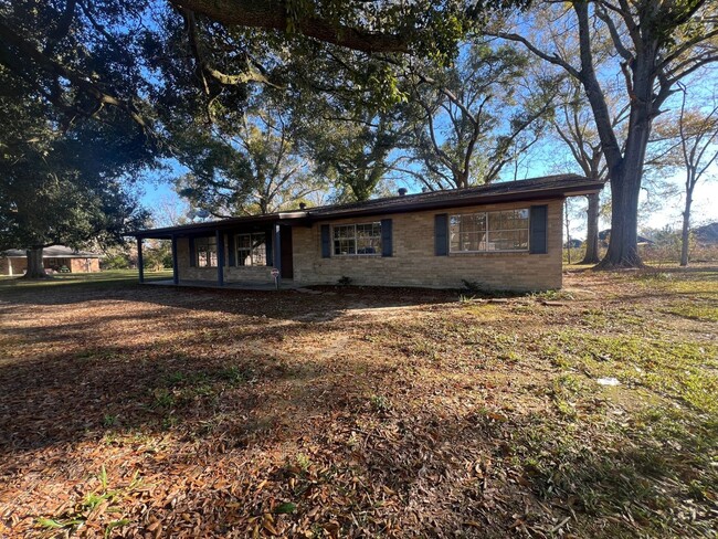 Building Photo - Livingston 4BR