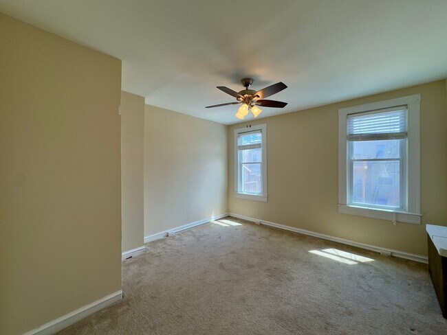 Building Photo - Charming 2Bed/1Bath Townhome in Highlandtown, Baltimore, MD!