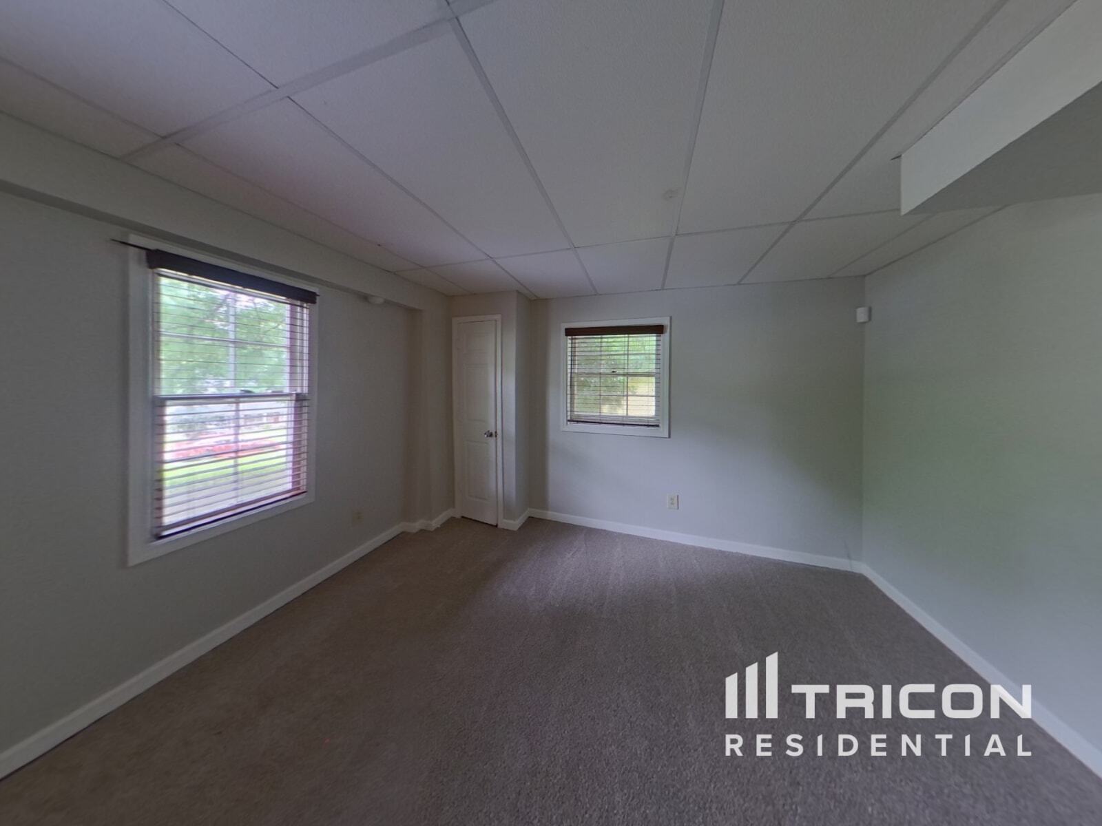 Building Photo - 4705 Lincoln Way SW