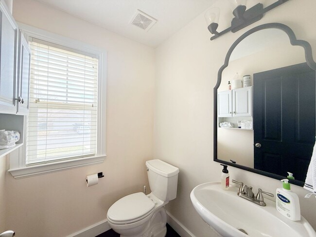 Building Photo - Beautiful 5-Bedroom Home in Saratoga Springs, UT