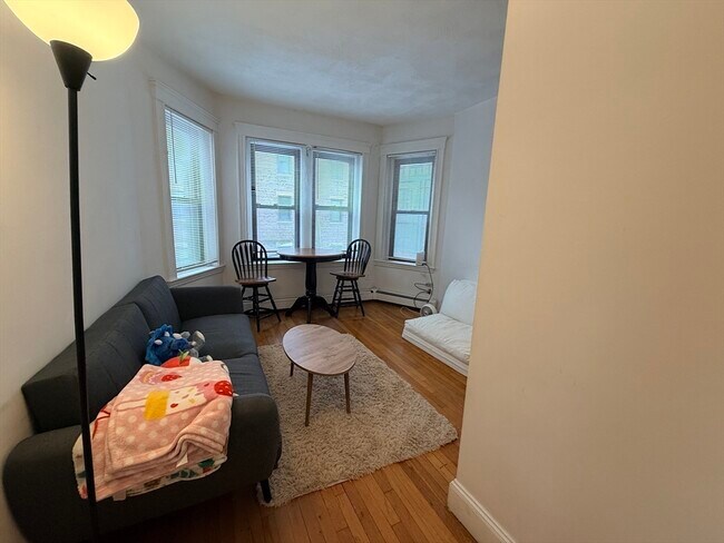 Building Photo - 451 Park Dr