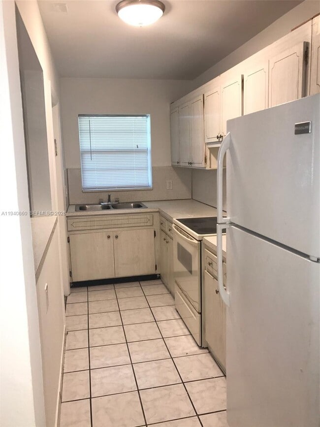 Building Photo - 2612 Johnson St