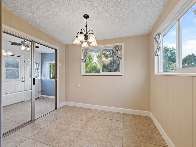 Building Photo - Amazing 4 Bed 2 Bath Home- Fort Collins, CO!