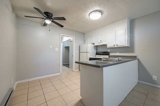 Building Photo - Twin Pines Apartments