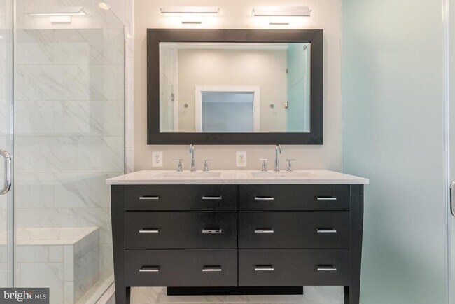 Building Photo - 1527 16th Rd N