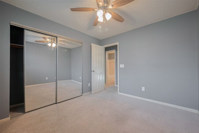 Building Photo - 9911 Villa Verde Dr