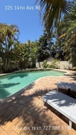 Building Photo - 325 14th Ave NE