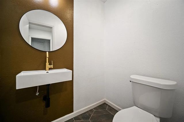 Building Photo - 2500 Laurel Ln