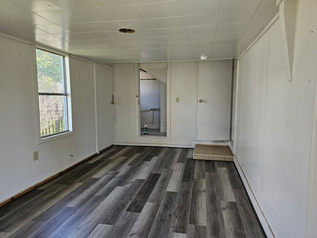 Building Photo - 129774thstreet.is4lease.com