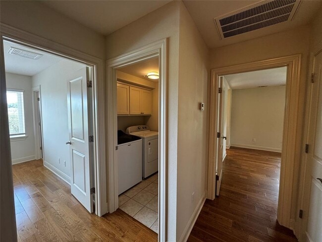 Building Photo - 1216 W 22nd St